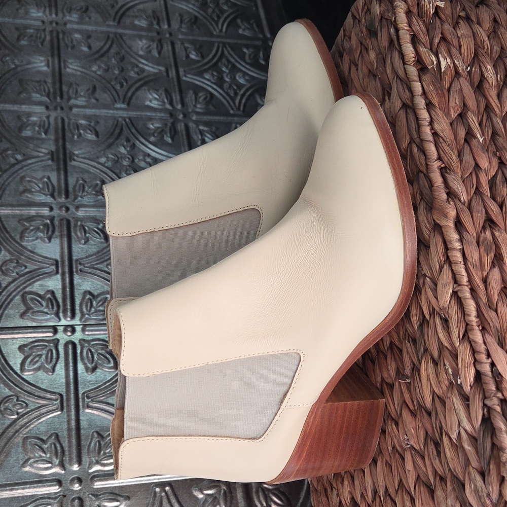 Nisolo Cream Leather Chelsea Heeled Boots